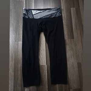 Lululemon Athletica Size 10 Black Leggings with Geometric Waistband